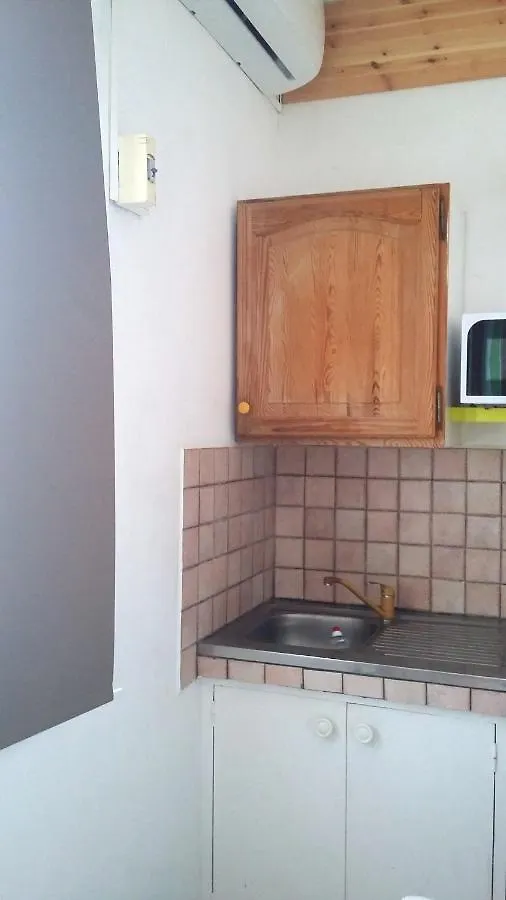 Apartment Studio Charmant Avec Vue Sur Le Jardin A Fort De France 22 M² Martinique