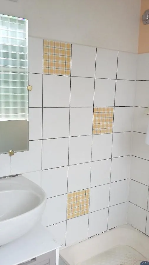 Studio Charmant Avec Vue Sur Le Jardin A Fort De France 22 M²