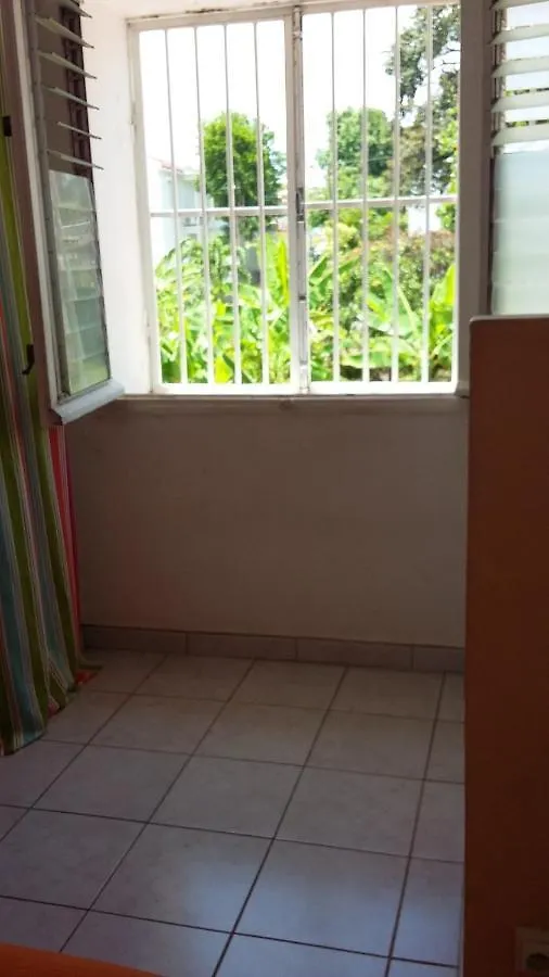 Studio Charmant Avec Vue Sur Le Jardin A Fort De France 22 M² Martinique