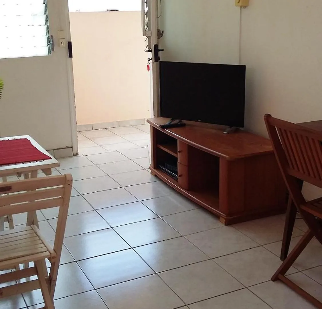 Apartment Studio Charmant Avec Vue Sur Le Jardin A Fort De France 22 M²