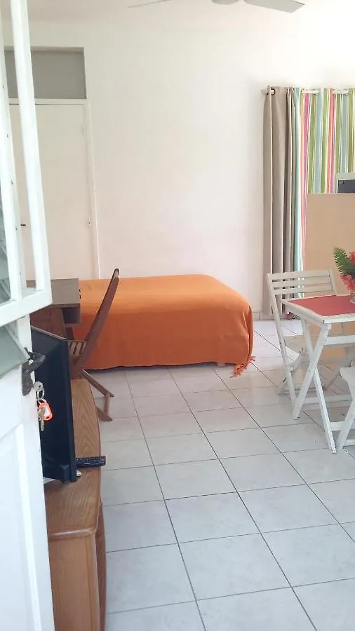 Studio Charmant Avec Vue Sur Le Jardin A Fort De France 22 M² 0*, 法兰西堡